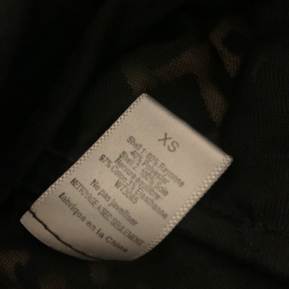 Addison Geometric Pattern Silk Sleeve Top - Picture 7 of 8